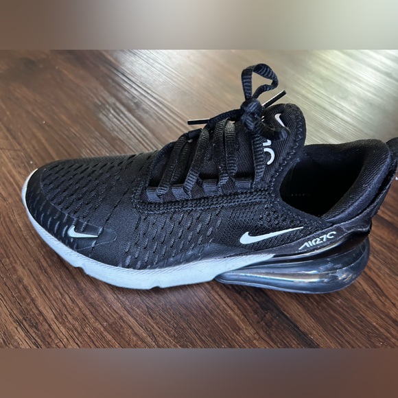 Nike Air Max 270 Black and White Women’s - Picture 3 of 9